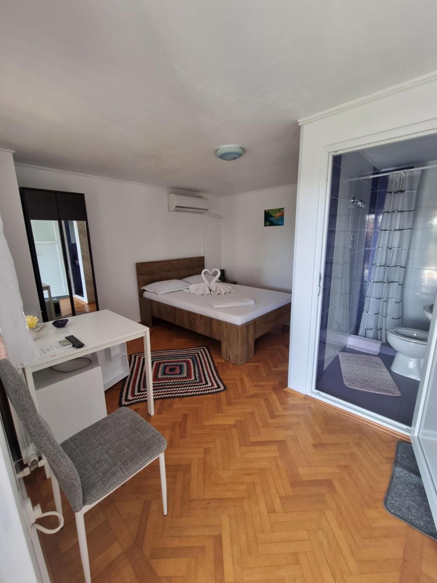 Casa Cu Trandafiri Murighiol Exteriör bild