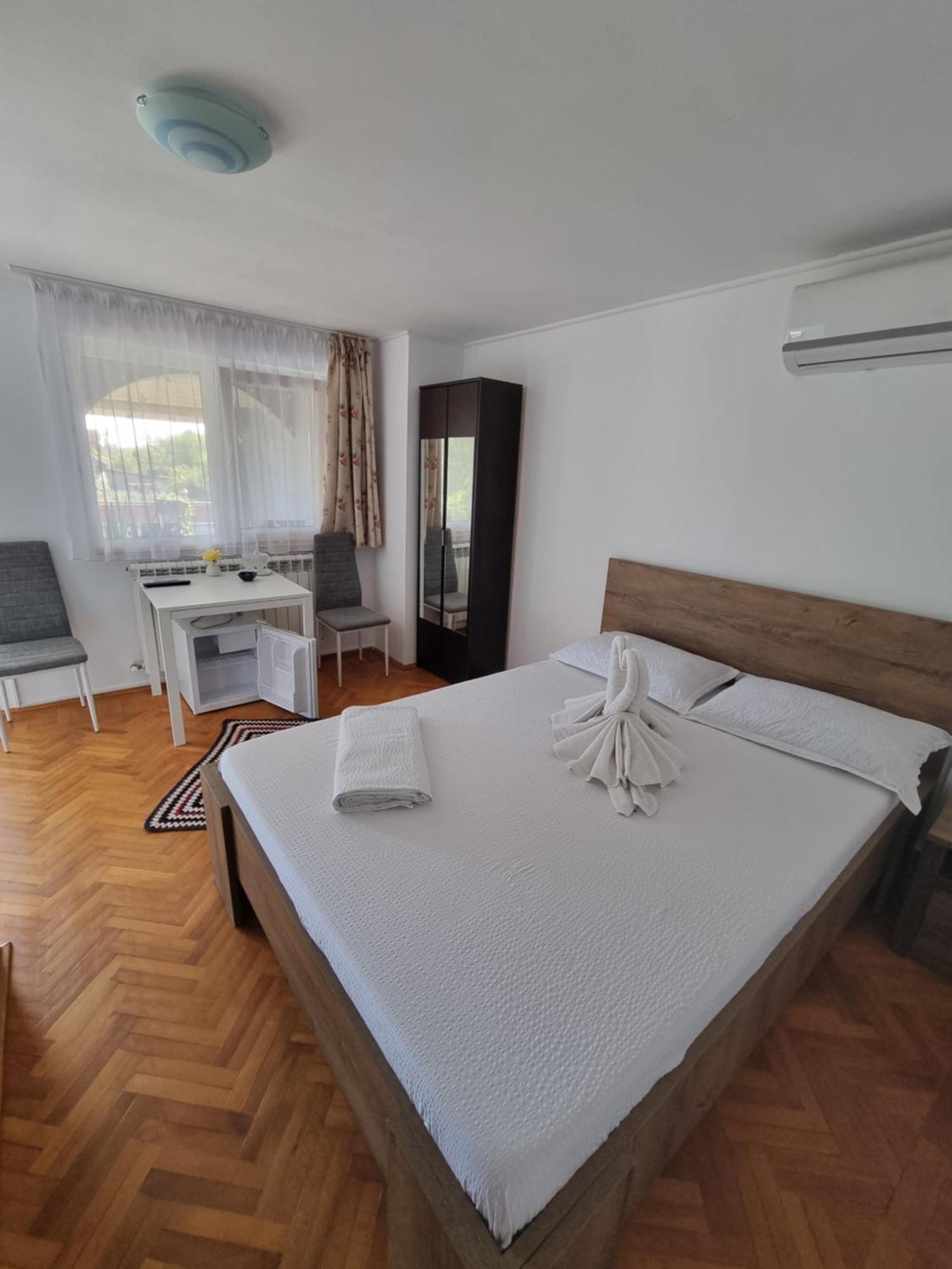 Casa Cu Trandafiri Murighiol Exteriör bild