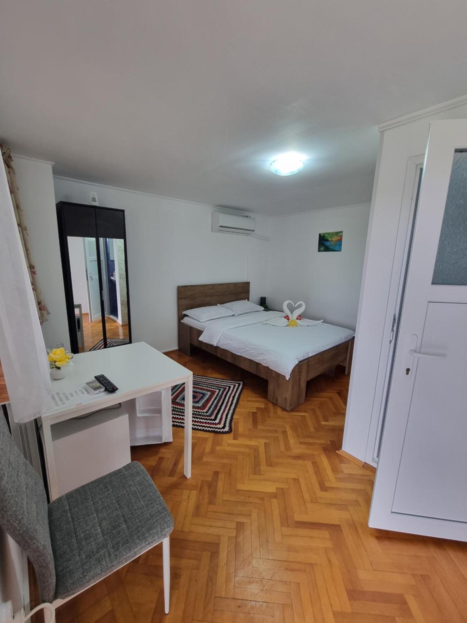 Casa Cu Trandafiri Murighiol Exteriör bild