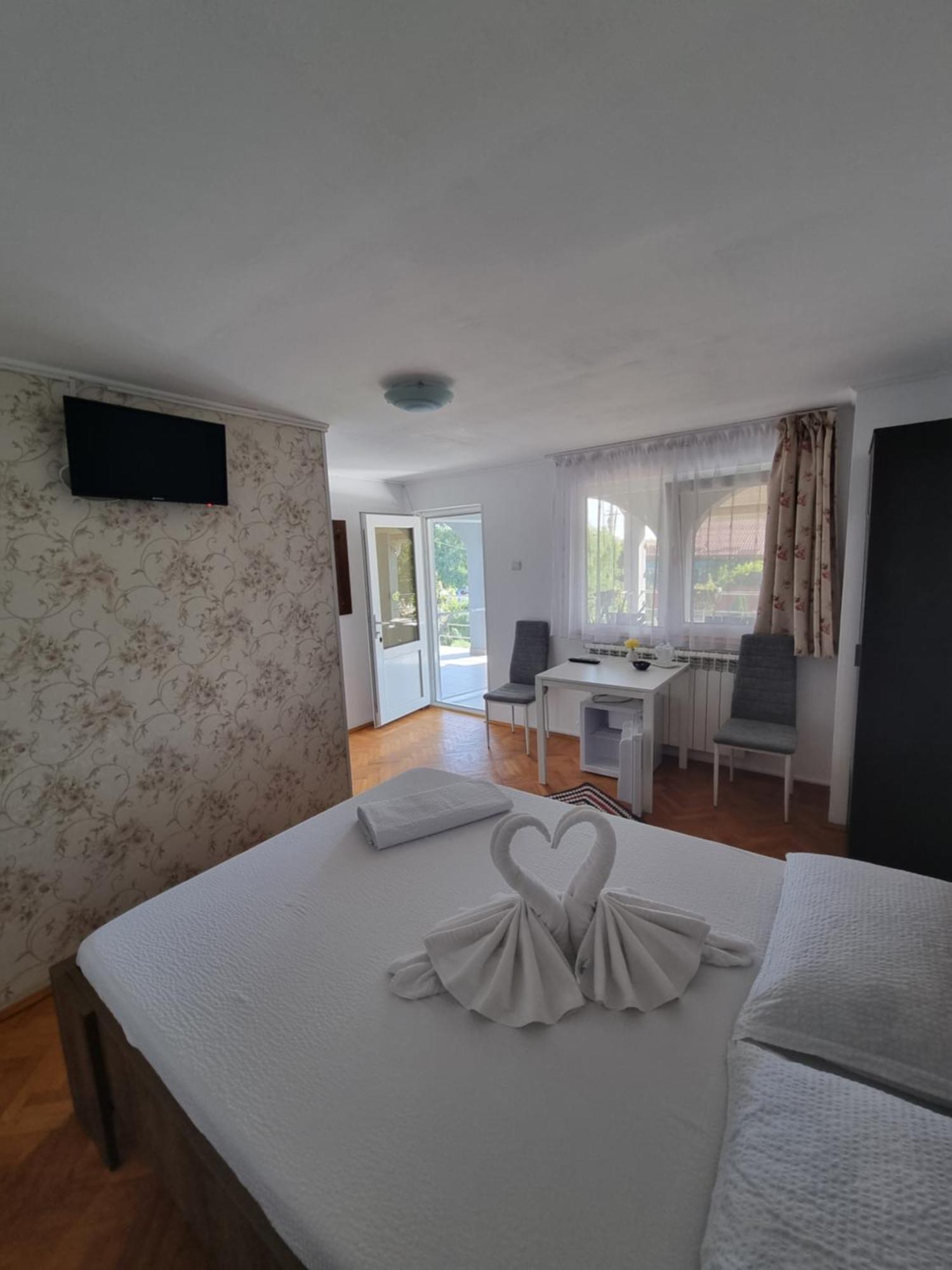 Casa Cu Trandafiri Murighiol Exteriör bild