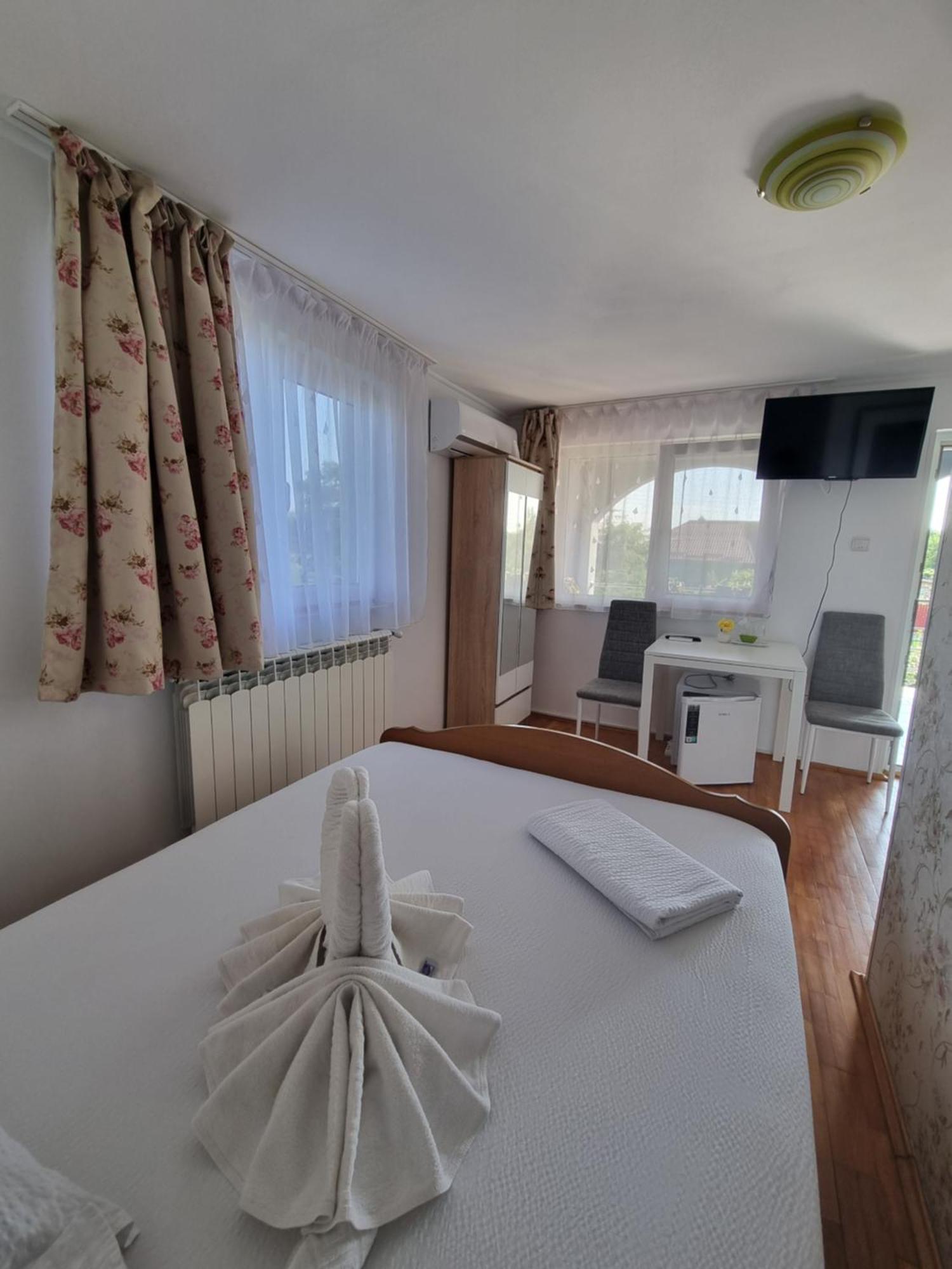 Casa Cu Trandafiri Murighiol Exteriör bild