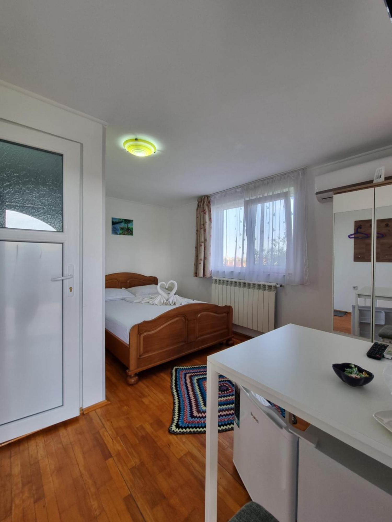 Casa Cu Trandafiri Murighiol Exteriör bild