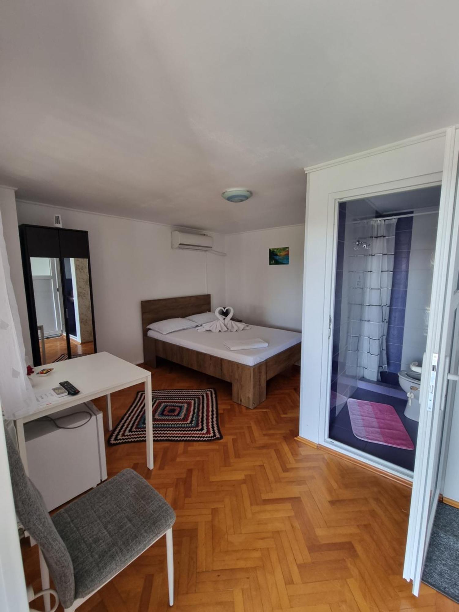 Casa Cu Trandafiri Murighiol Exteriör bild