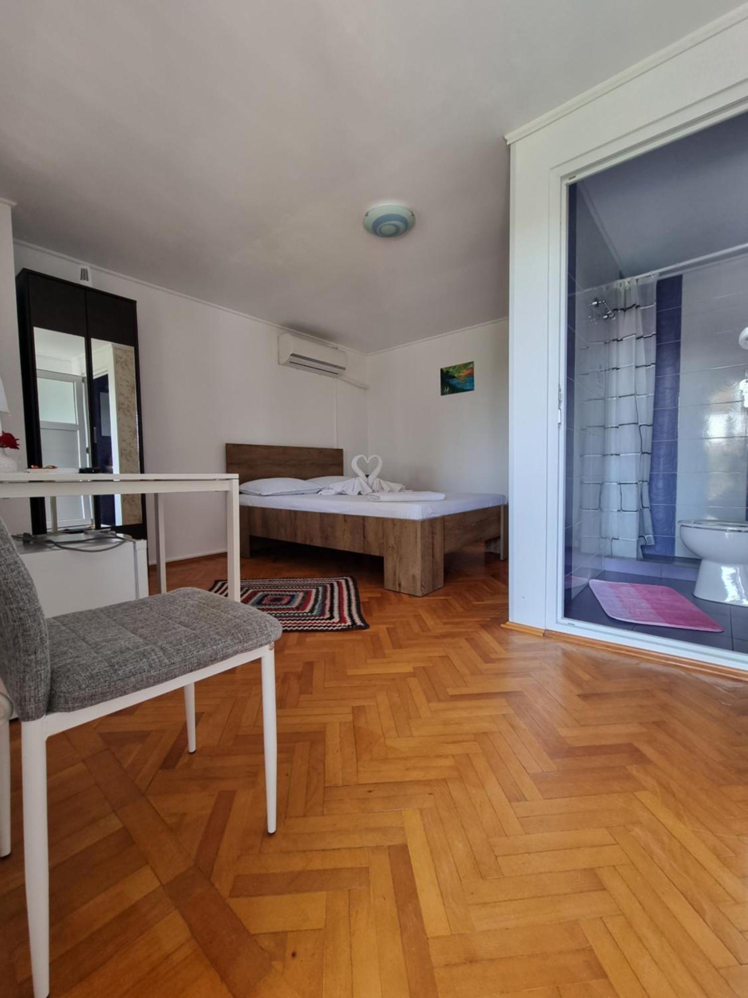Casa Cu Trandafiri Murighiol Exteriör bild