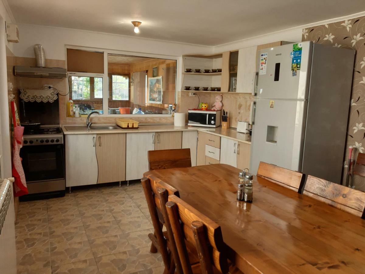 Casa Cu Trandafiri Murighiol Exteriör bild